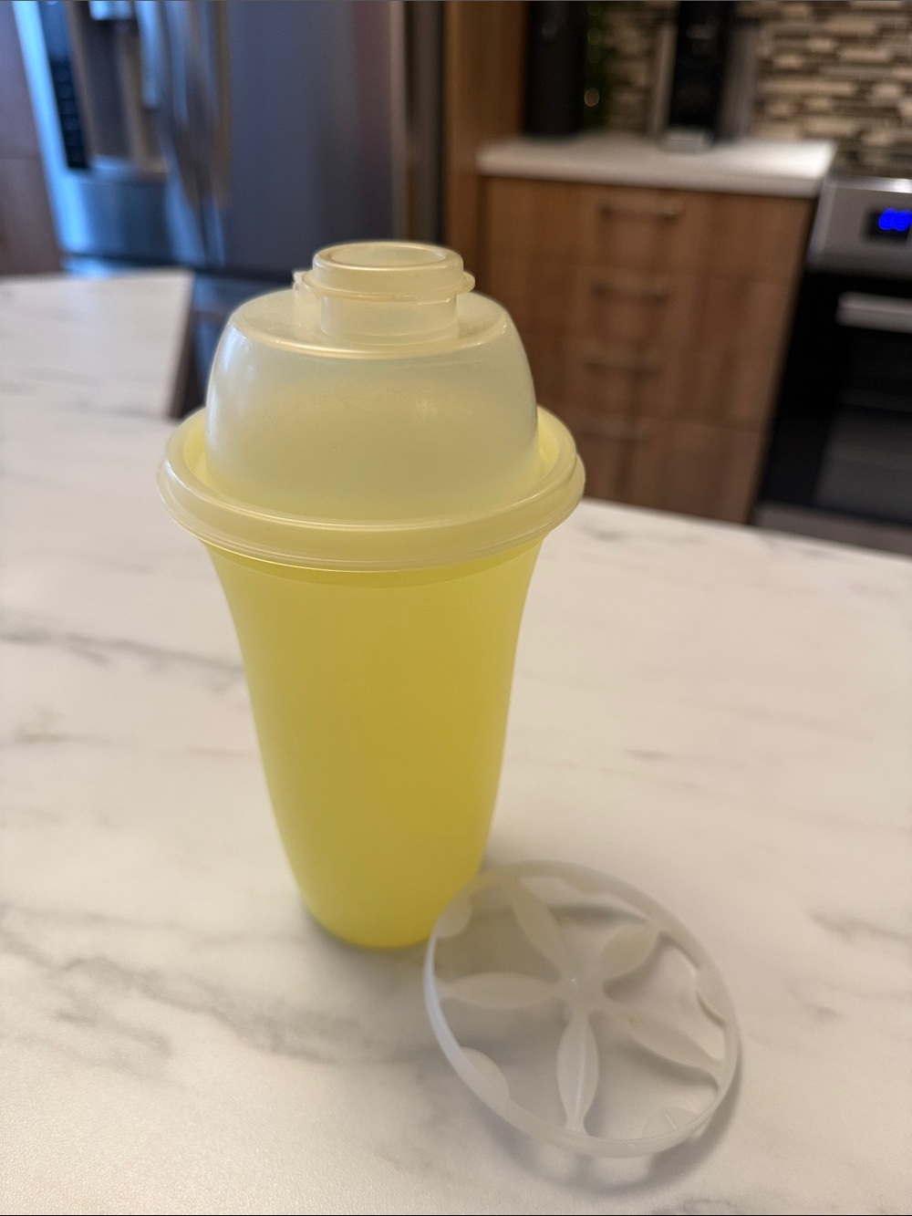 Vintage Tupperware Shaker Cup – Yellow with Mixing Insert